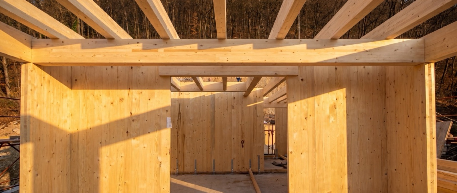 Struttura portante X-LAM in abete in fase di cantiere